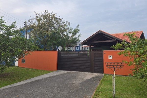 Casa à venda com 85m², 2 quartos, 1 suíte, 2 vagas no bairro Campeche em Florianópolis