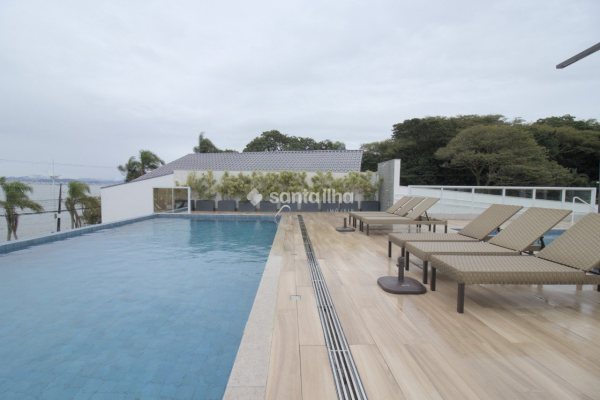 Apartamento à venda com 128m², 3 quartos, 3 suítes, 2 vagas no bairro Cacupé em Florianópolis