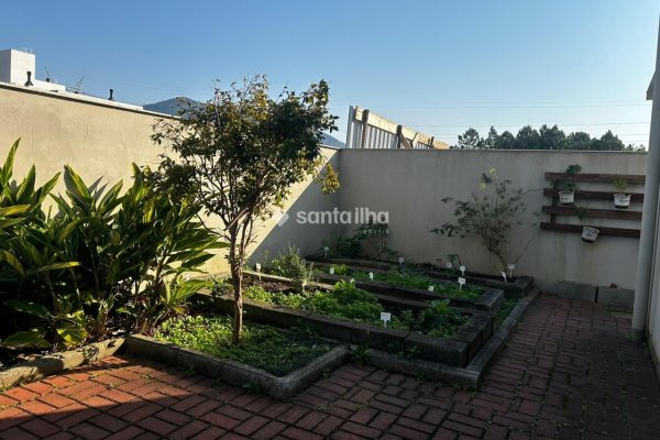 Casa à venda com 115m², 3 quartos, 1 suíte, 1 vaga no bairro Ribeirão da Ilha em Florianópolis