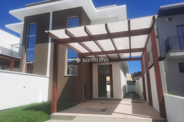 Casa à venda com 143m², 3 quartos, 1 suíte, 2 vagas no bairro Carianos em Florianópolis