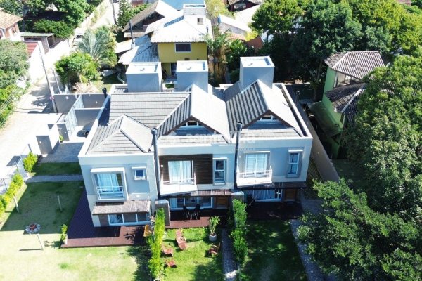 Casa à venda com 145m², 3 quartos, 1 suíte, 4 vagas no bairro Campeche em Florianópolis