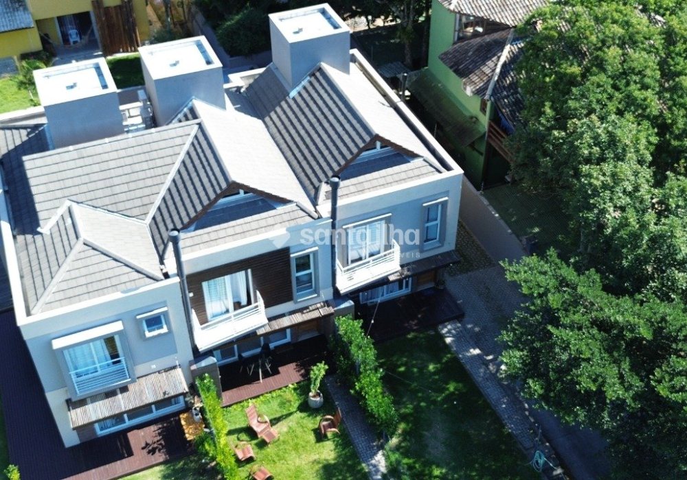 Casa à venda com 145m², 3 quartos, 1 suíte, 4 vagas no bairro Campeche em Florianópolis - Foto 1