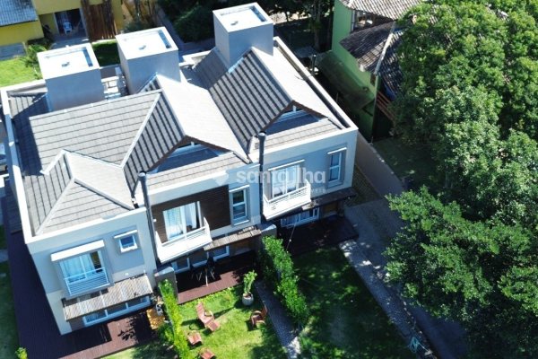 Casa à venda com 145m², 3 quartos, 1 suíte, 4 vagas no bairro Campeche em Florianópolis
