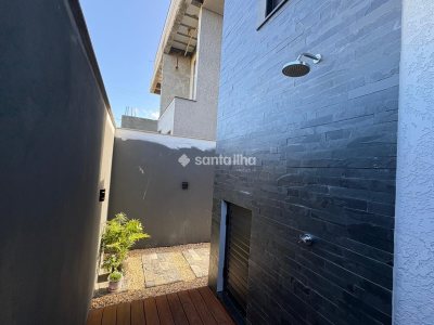 Casa para alugar ou comprar com 158m², 3 quartos, 3 suítes, 2 vagas no bairro Campeche em Florianópolis - Foto 4