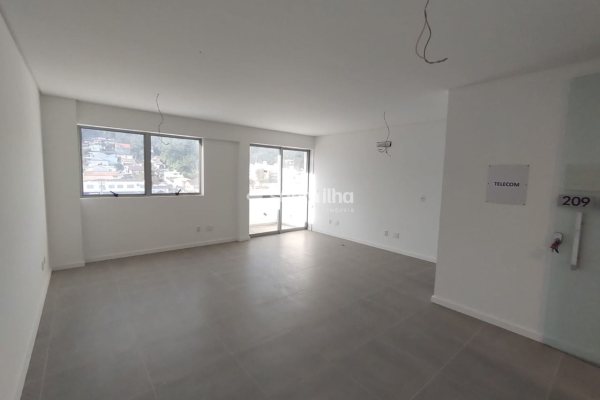 Sala/Conjunto à venda com 36m², 1 vaga no bairro Saco dos Limões em Florianópolis