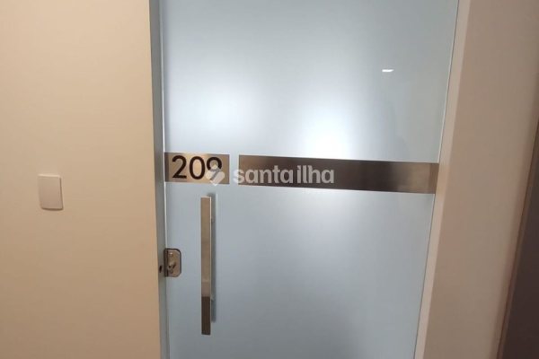 Sala/Conjunto à venda com 36m², 1 vaga no bairro Saco dos Limões em Florianópolis