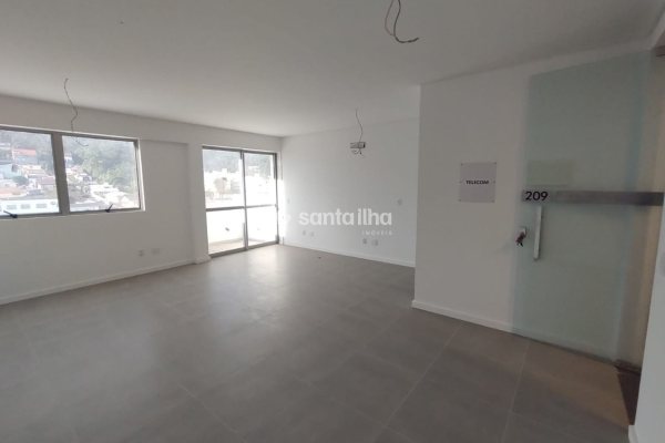 Sala/Conjunto à venda com 36m², 1 vaga no bairro Saco dos Limões em Florianópolis