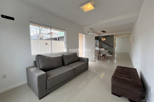 Casa para alugar com 146m², 3 quartos, 2 suítes, 2 vagas no bairro Rio Tavares em Florianópolis