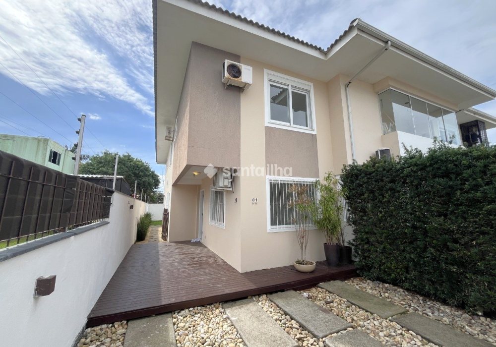 Casa para alugar com 146m², 3 quartos, 2 suítes, 2 vagas no bairro Rio Tavares em Florianópolis - Foto 1