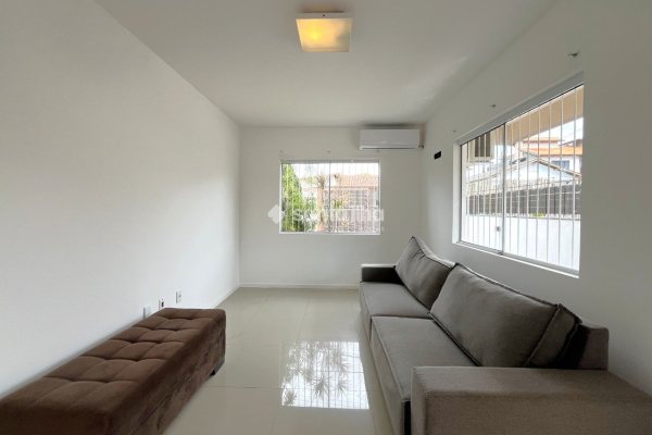 Casa para alugar com 146m², 3 quartos, 2 suítes, 2 vagas no bairro Rio Tavares em Florianópolis