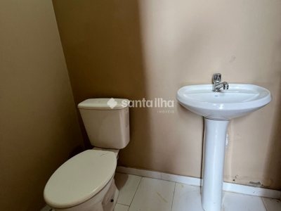 Casa para alugar com 220m², 3 quartos, 3 suítes, 2 vagas no bairro Rio Tavares em Florianópolis - Foto 16