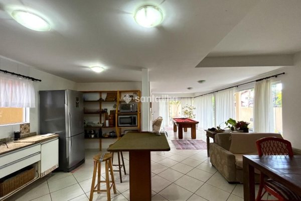 Casa para alugar com 220m², 3 quartos, 3 suítes, 2 vagas no bairro Rio Tavares em Florianópolis