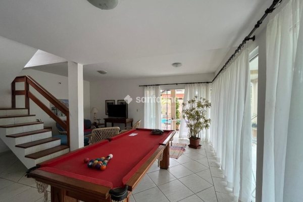Casa para alugar com 220m², 3 quartos, 3 suítes, 2 vagas no bairro Rio Tavares em Florianópolis