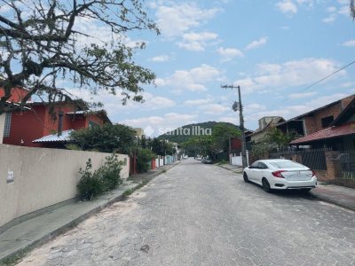 Casa para alugar com 220m², 3 quartos, 3 suítes, 2 vagas no bairro Rio Tavares em Florianópolis - Foto 19