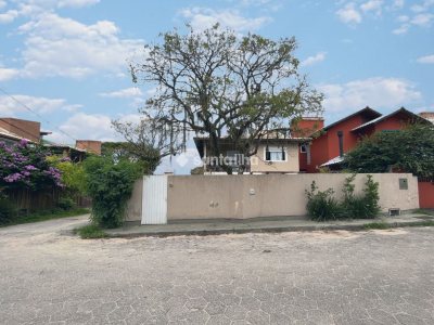 Casa para alugar com 220m², 3 quartos, 3 suítes, 2 vagas no bairro Rio Tavares em Florianópolis - Foto 18