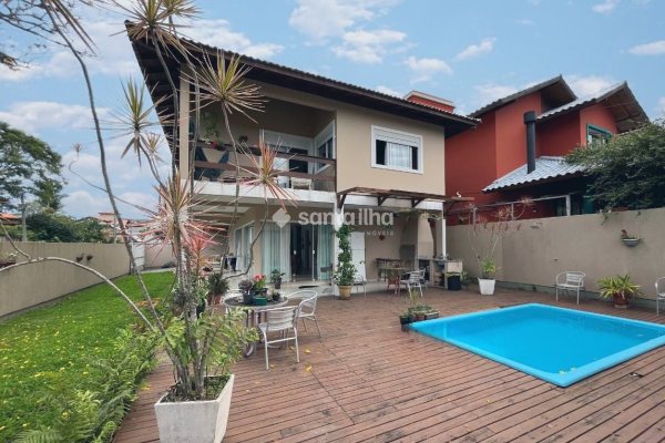 Casa para alugar com 220m², 3 quartos, 3 suítes, 2 vagas no bairro Rio Tavares em Florianópolis