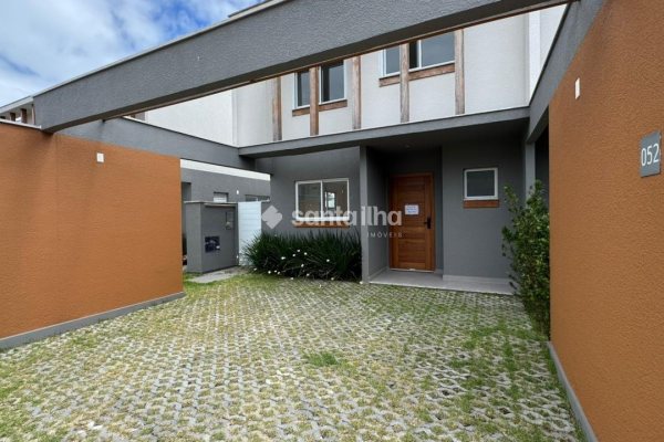 Casa em Condomínio à venda com 96m², 3 quartos, 1 suíte, 2 vagas no bairro Morro das Pedras em Florianópolis