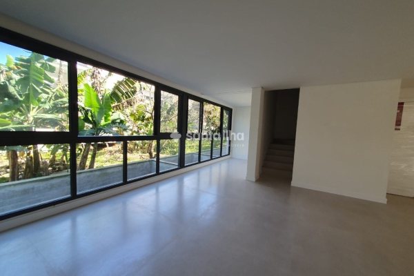 Casa à venda com 196m², 3 quartos, 1 suíte, 2 vagas no bairro Córrego Grande em Florianópolis