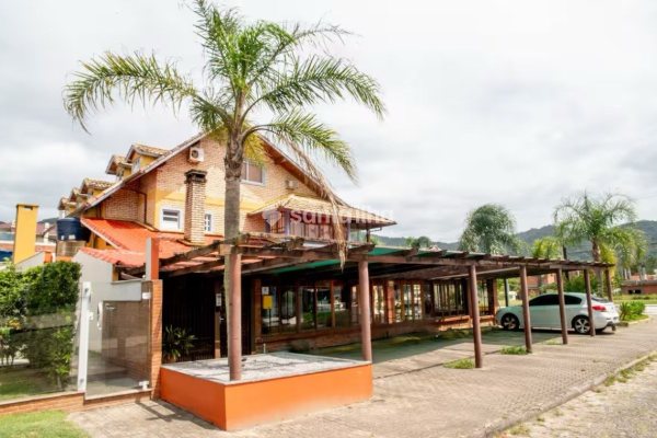 Apartamento à venda com 38m², 2 quartos, 1 vaga no bairro Pântano do Sul em Florianópolis