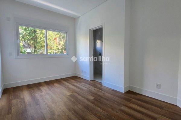 Apartamento à venda com 133m², 3 quartos, 3 suítes, 2 vagas no bairro João Paulo em Florianópolis