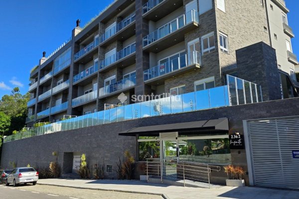 Apartamento à venda com 133m², 3 quartos, 3 suítes, 2 vagas no bairro João Paulo em Florianópolis