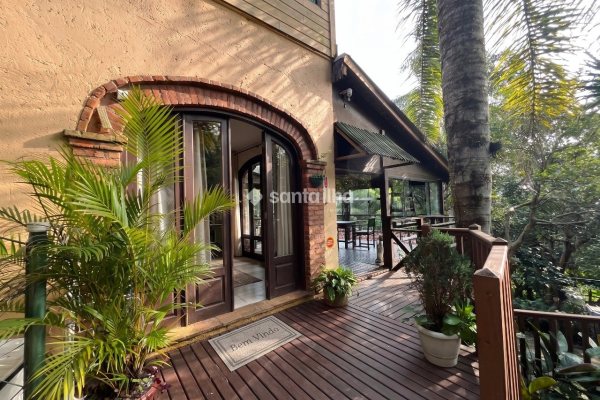 Casa para alugar com 80m², 1 quarto, 1 suíte, 1 vaga no bairro Lagoa da Conceição em Florianopolis