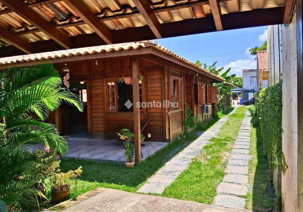 Casa à venda com 81m², 2 quartos, 1 suíte, 2 vagas no bairro Campeche em Florianópolis - Foto 1