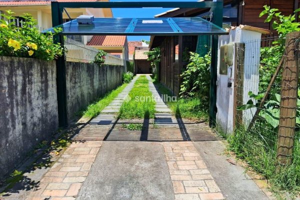 Casa à venda com 81m², 2 quartos, 1 suíte, 2 vagas no bairro Campeche em Florianópolis