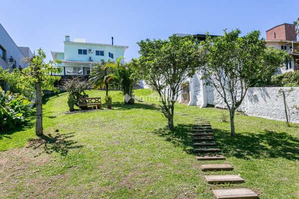 Casa à venda com 298m², 3 quartos, 2 suítes, 6 vagas no bairro José Mendes em Florianópolis