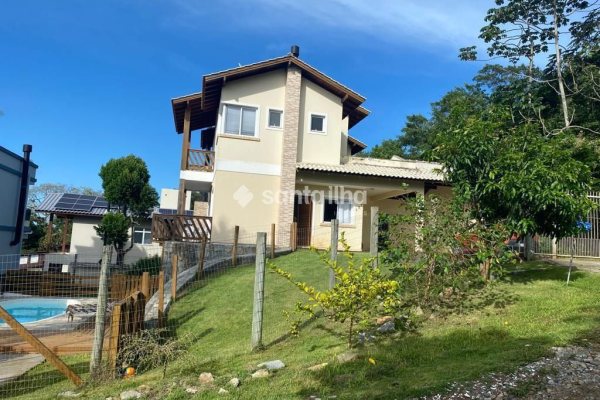 Casa à venda com 330m², 4 quartos, 1 suíte, 4 vagas no bairro Campeche em Florianópolis