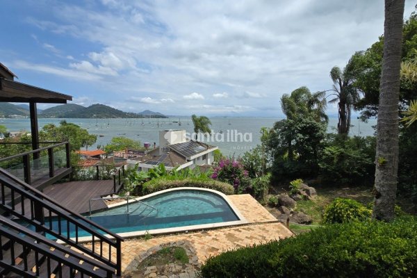 Casa à venda com 302m², 5 quartos, 2 suítes, 2 vagas no bairro Santo Antônio de Lisboa em Florianópolis