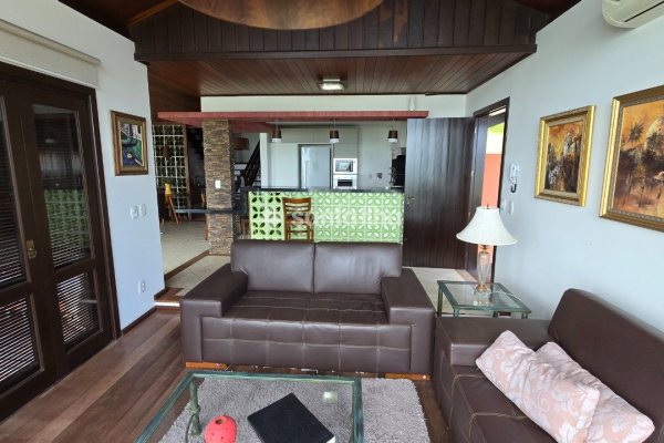 Casa à venda com 302m², 5 quartos, 2 suítes, 2 vagas no bairro Santo Antônio de Lisboa em Florianópolis