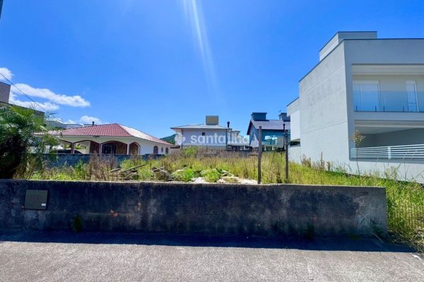 Terreno à venda com 375m² no bairro Campeche em Florianópolis