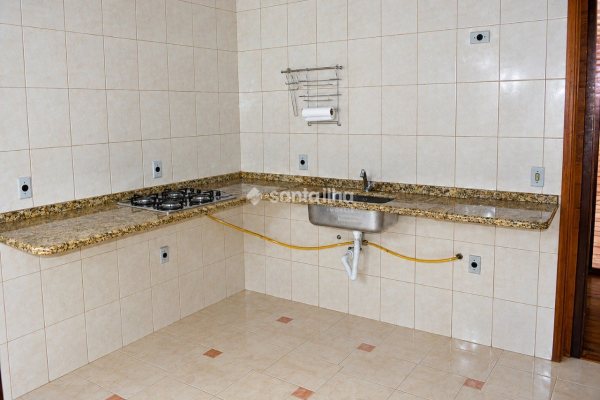Casa Comercial para alugar com 152m², 4 quartos, 1 suíte, 2 vagas no bairro Lagoa da Conceição em Florianópolis