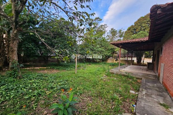 Terreno à venda com 913m², 2 vagas no bairro Campeche em Florianópolis