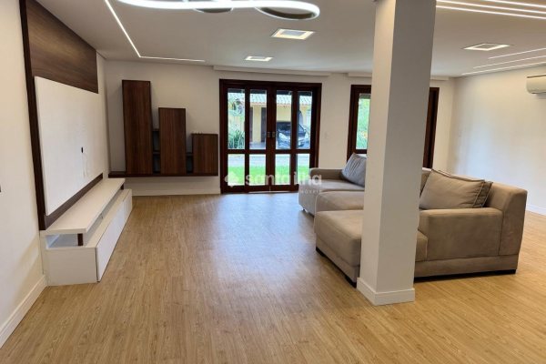Casa em Condomínio à venda com 304m², 5 quartos, 1 suíte, 3 vagas no bairro Campeche em Florianópolis