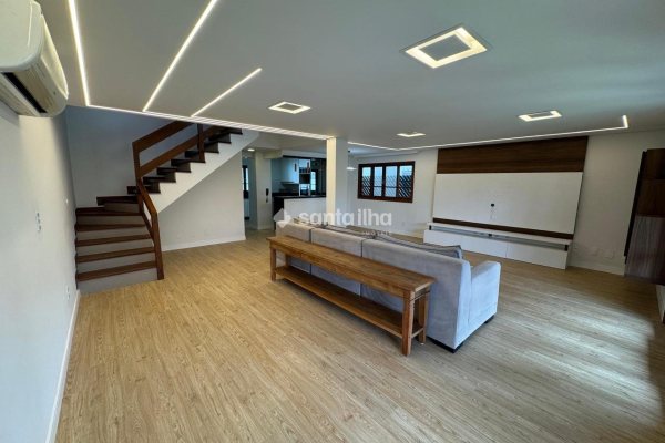 Casa em Condomínio à venda com 304m², 5 quartos, 1 suíte, 3 vagas no bairro Campeche em Florianópolis