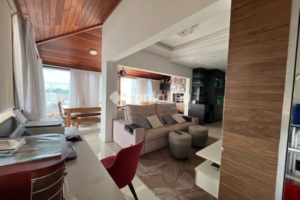 Cobertura à venda com 165m², 3 quartos, 1 suíte, 2 vagas no bairro Campeche em Florianópolis