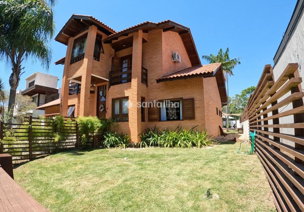Casa em Condomínio para alugar ou comprar com 230m², 4 quartos, 3 suítes, 4 vagas no bairro Rio Tavares em Florianópolis - Foto 1