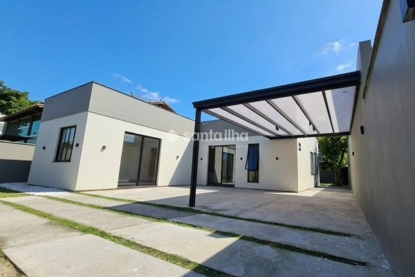 Casa à venda com 179m², 3 quartos, 1 suíte, 2 vagas no bairro Carianos em Florianópolis