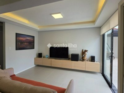 Casa à venda com 179m², 3 quartos, 1 suíte, 2 vagas no bairro Carianos em Florianópolis - Foto 6