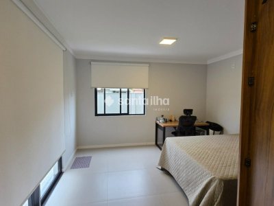 Casa à venda com 179m², 3 quartos, 1 suíte, 2 vagas no bairro Carianos em Florianópolis - Foto 12