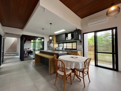 Casa em Condomínio para alugar ou comprar com 265m², 3 quartos, 3 suítes, 2 vagas no bairro Morro das Pedras em Florianópolis - Foto 8