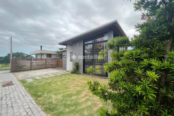 Casa em Condomínio para alugar ou comprar com 265m², 3 quartos, 3 suítes, 2 vagas no bairro Morro das Pedras em Florianópolis