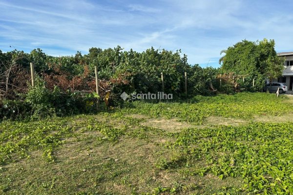 Terreno à venda com 360m², 1 quarto, 4 vagas no bairro Carianos em Florianópolis