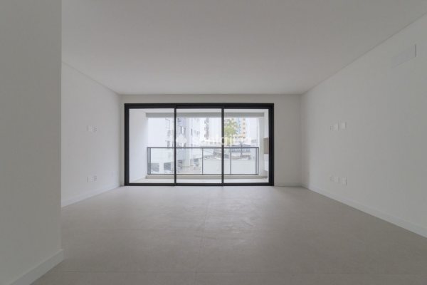 Apartamento à venda com 107m², 3 quartos, 1 suíte, 1 vaga no bairro Centro em Florianópolis