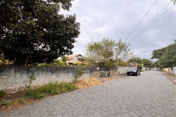 Terreno à venda com 600m² no bairro Campeche em Florianópolis