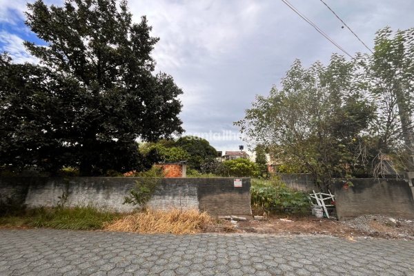 Terreno à venda com 600m² no bairro Campeche em Florianópolis
