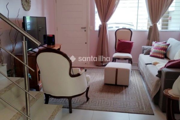 Casa para alugar com 119m², 3 quartos, 3 suítes, 1 vaga no bairro Campeche em Florianópolis