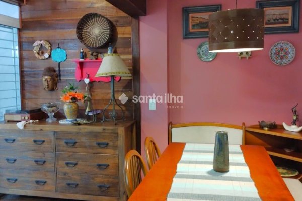 Casa para alugar com 119m², 3 quartos, 3 suítes, 1 vaga no bairro Campeche em Florianópolis